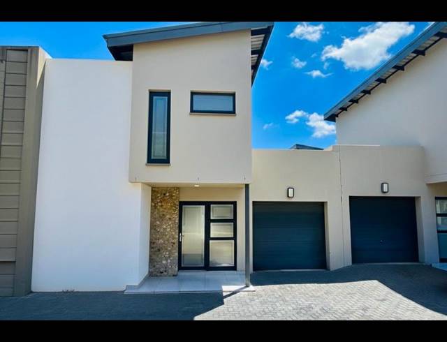 2 BEDROOM TOWNHOUSE FOR SALE IN EQUESTRIA